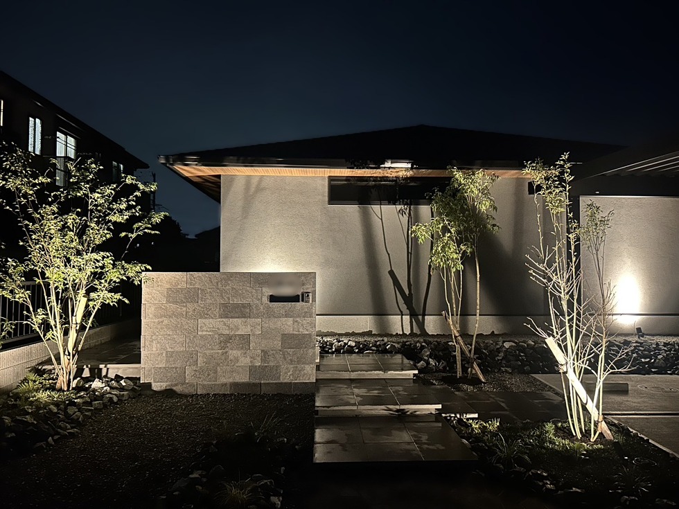 タイル貼り門柱を採用した外構事例(鈴鹿市 H様邸 2025年8月) | 事例